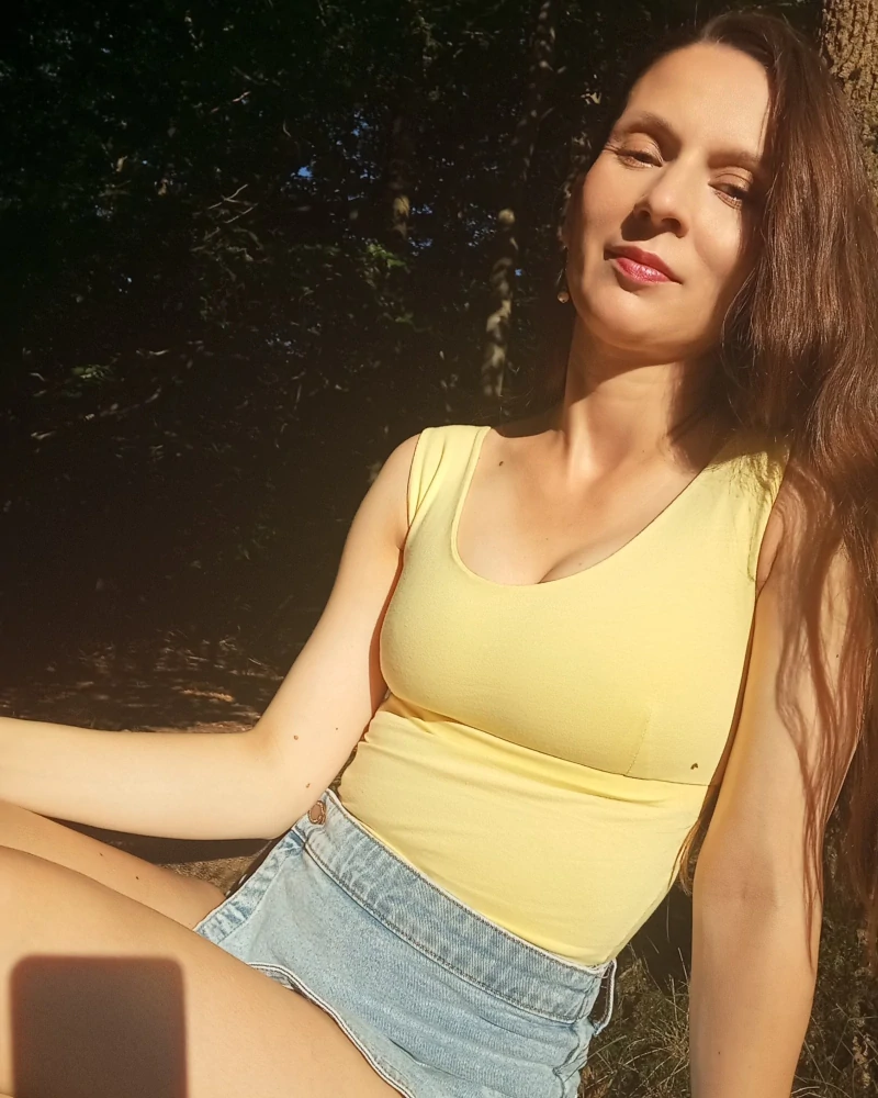 Tielko s všitou podprsenkou ARIA